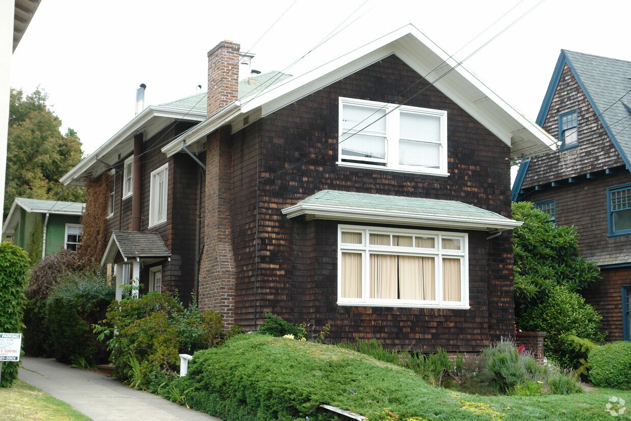 Primary Photo - 2823-2825 Hillegass Ave
