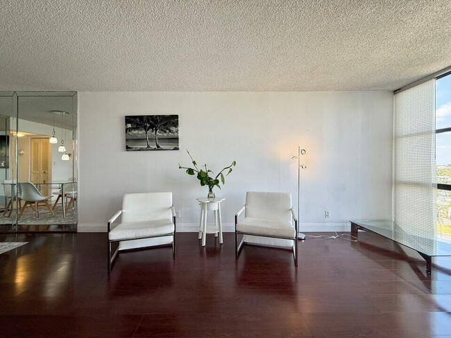 Foto del edificio - 800 Parkview Dr