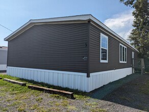 Building Photo - 1401 Transmitter Rd