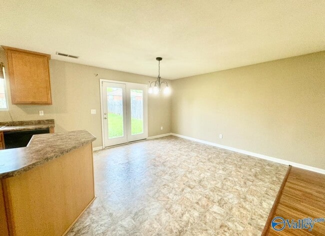 Building Photo - 142 Vancouver Rd