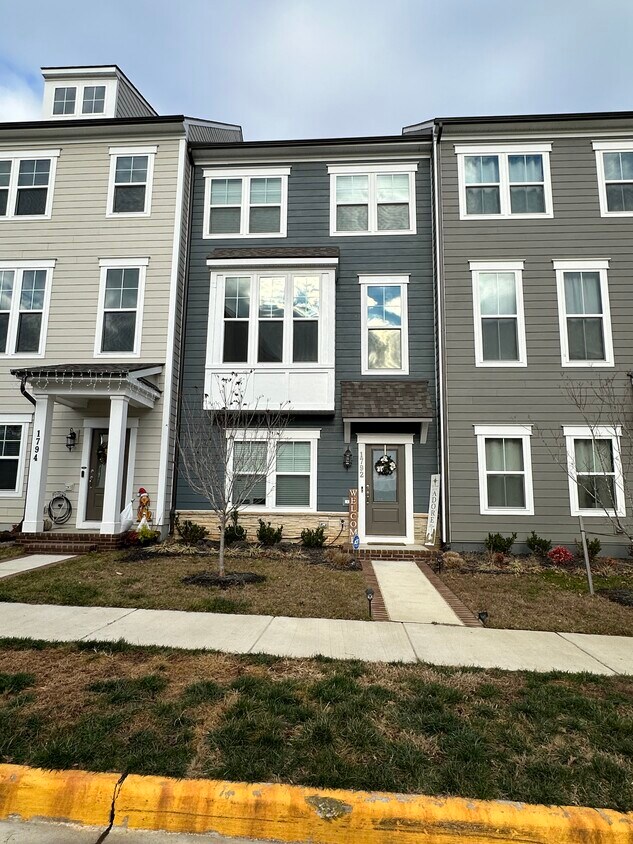 Foto principal - 1792 Hickory Wds Rd