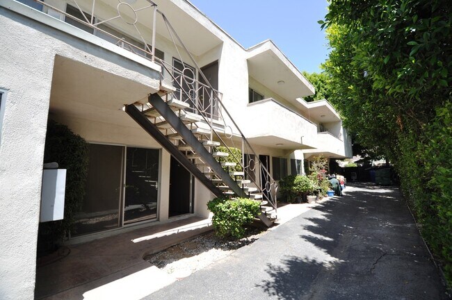 Building Photo - 10855