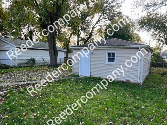 Building Photo - Newly Renovated 2 bedroom 1 bath house