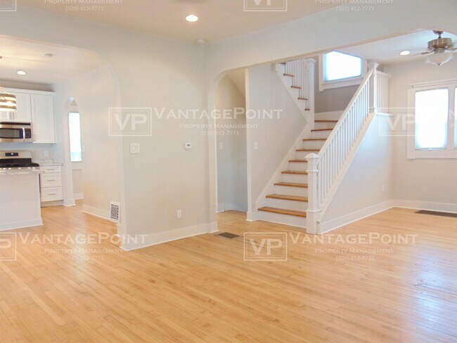 Building Photo - 861 Bond St