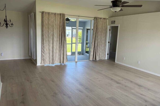 Building Photo - 2124 NW 18th Ave