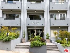 Building Photo - 1250 Kings Rd