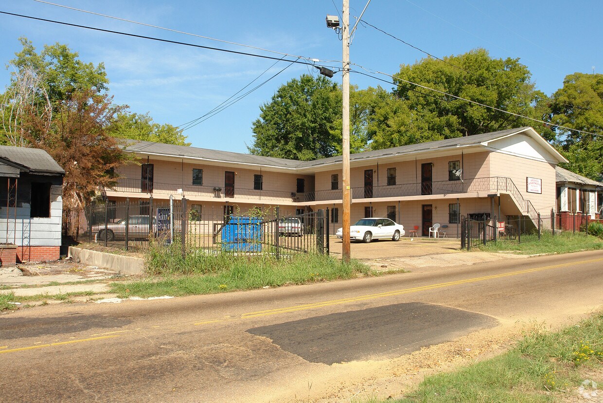 Primary Photo - 835 Rose St