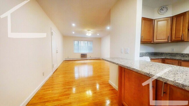 Foto del edificio - Stunning 2 Bed in Brookline! Steps from th...