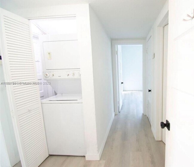 Foto del edificio - 3304 S Le Jeune Rd