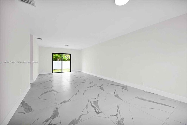 Foto del edificio - 100 SW 7th St