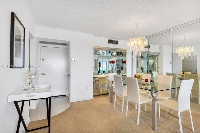 Foto del edificio - 3701 N Country Club Dr
