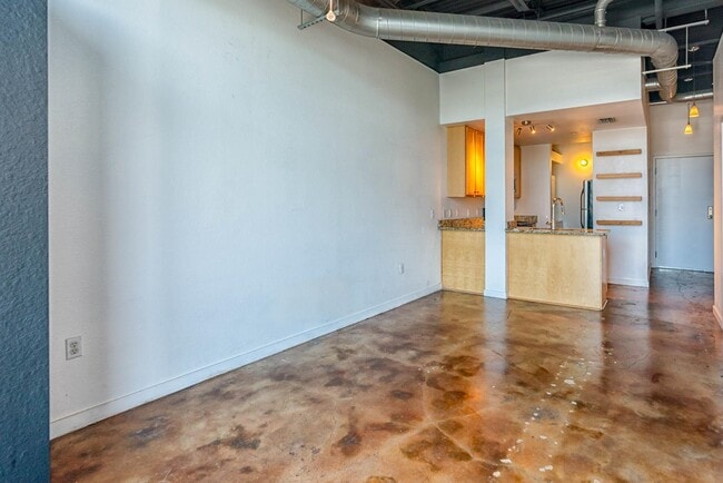 Building Photo - 420 N Adams St