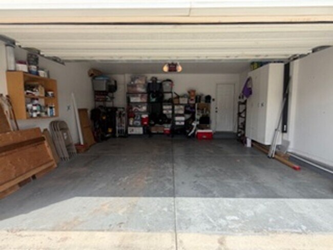Foto del edificio - Beautiful 4 Bed / 2.5 Bath Home in Quiet Neighborhood