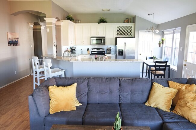 Foto del edificio - 4622 Forest Home Dr