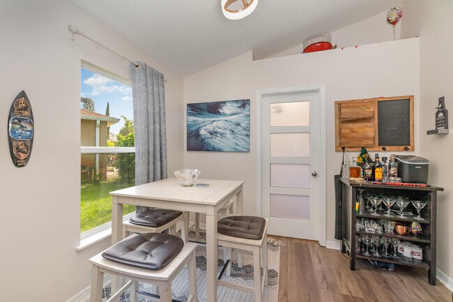 Foto del edificio - 1736 Vista Lake Cir