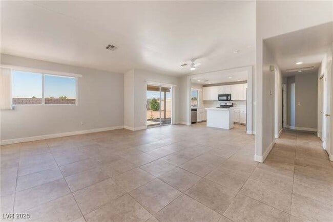 Foto del edificio - 2111 Hollow Oak Ave