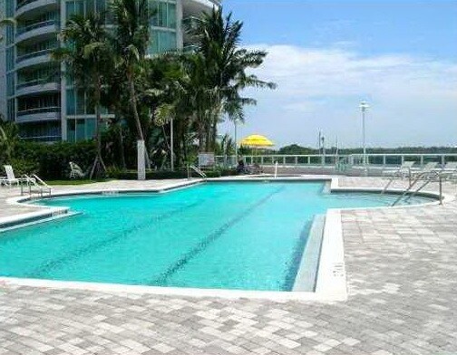 Foto del edificio - 1000 S Pointe Dr