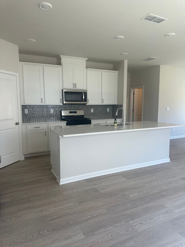 Foto del edificio - 3 Bedroom Townhome in Lawrenceville