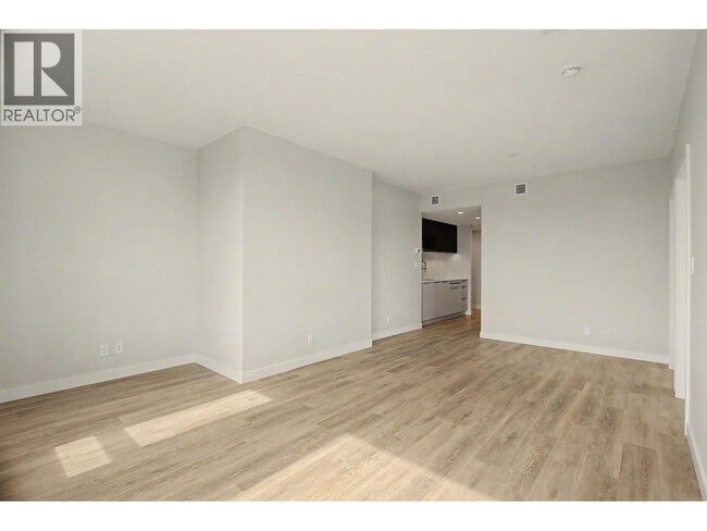 Building Photo - 567 Emerson St
