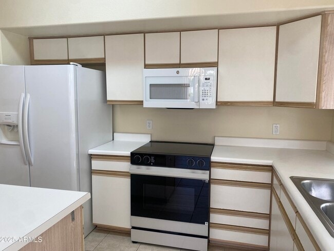 Building Photo - 902 W Sun Coast Dr