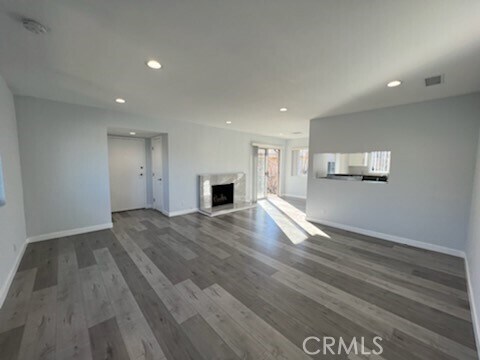 Building Photo - 10214 McClemont Ave