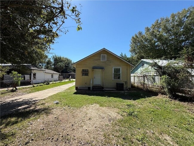 Building Photo - 1206 Alba St