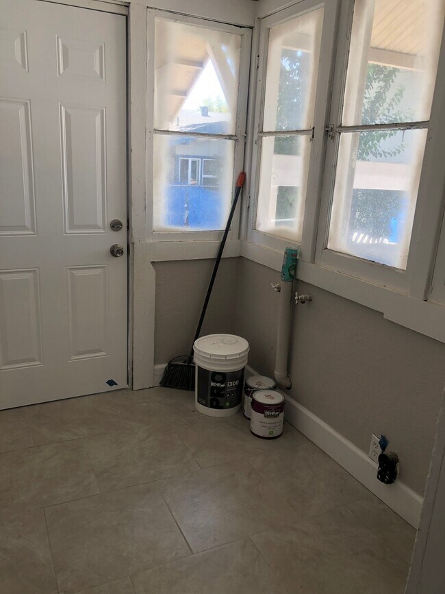 Foto del edificio - 329 North Glenn Avenue, Unit 335 #102