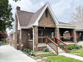 Building Photo - 964 N Lesley Ave
