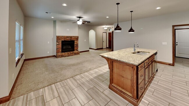 Building Photo - Beautiful 4 Bedroom 2 Bath Home in Mustang...