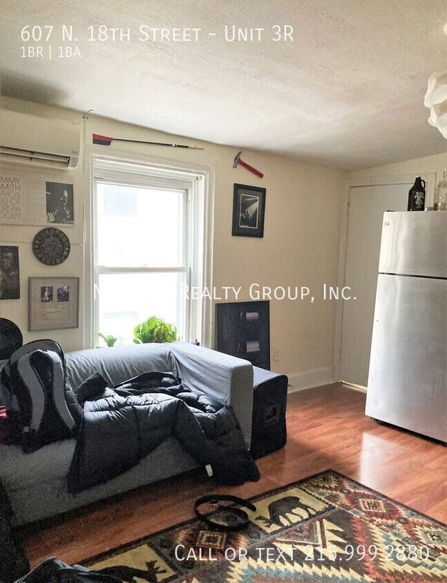 Building Photo - Modern 1-bedroom, 1-bathroom apartment loc...
