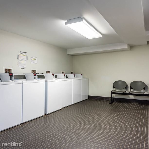 Foto del edificio - 1635 Putnam Ave