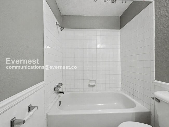 Foto del edificio - 2295 E Asbury Ave