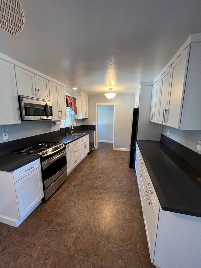 Foto del edificio - Move in Special!! $750 off 1st Month's Rent!!