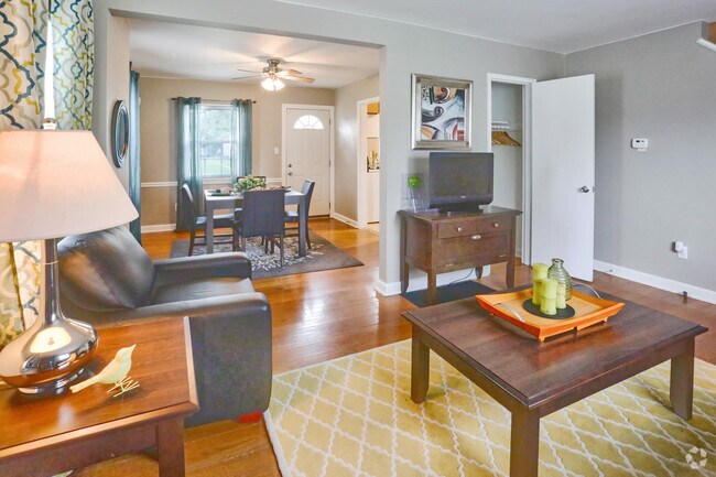 2HAB, 1BA - 850 ft² - Sala de estar - Beechmont Townhomes