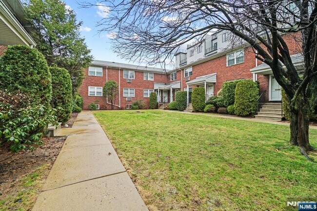 Foto del edificio - 234 Columbia Ave