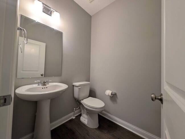 Foto del edificio - 800 Avebury Dr