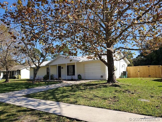 Building Photo - 1310 Dexter Dr W