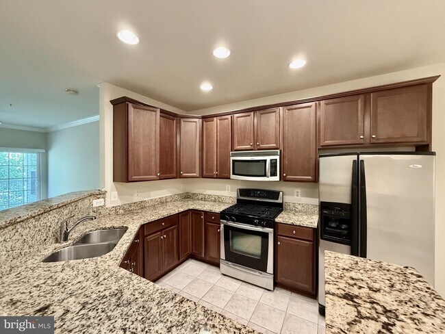 Foto del edificio - 9720 Holmes Pl