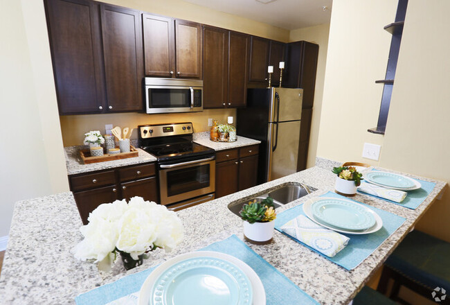 Building Photo - Gorgeous Two Bedroom Two Bath