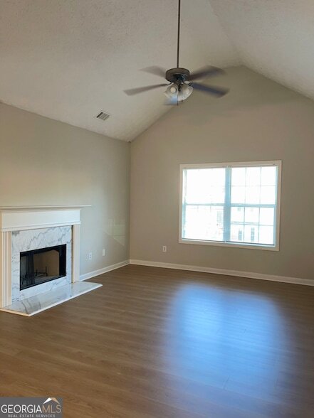 Foto del edificio - 8262 Parkwood Pl