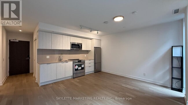 Building Photo - 25 Richmond St E