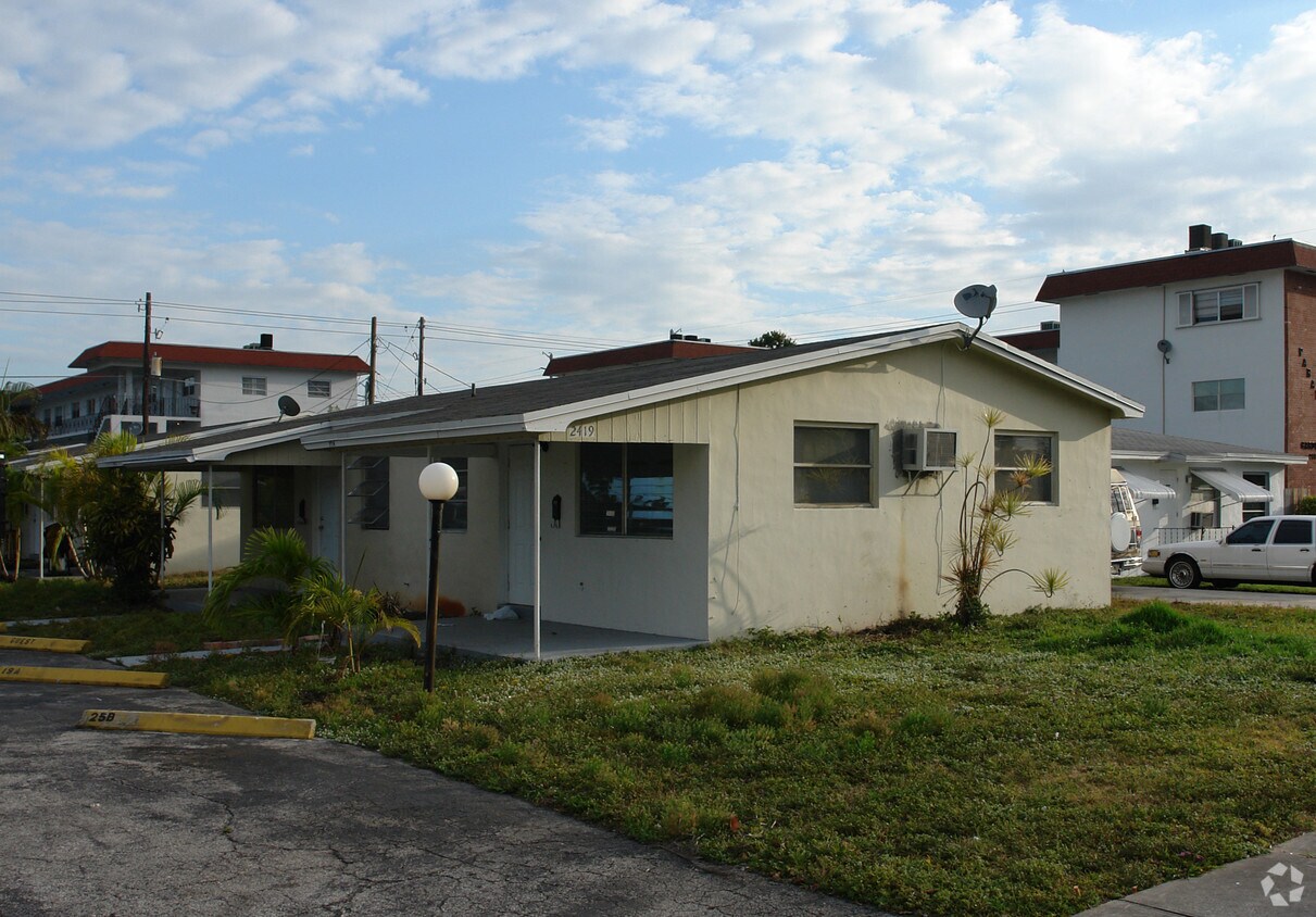 Primary Photo - Casa Linda