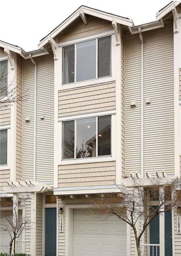 Foto principal - A Cambridge Townhome with 2 Beds and 2.5 B...