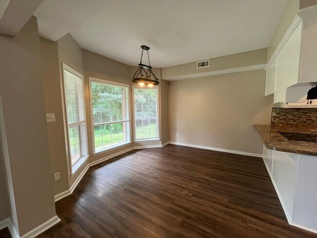 Foto del edificio - 440 Blue Lake Dr