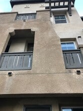 Building Photo - 838 Tarragon Ln