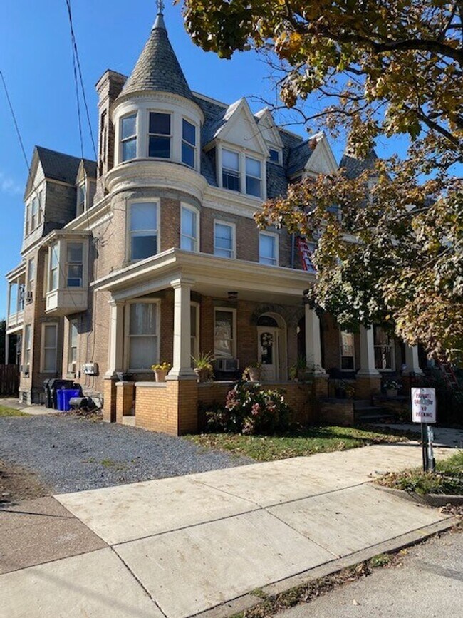 Building Photo - 1516 N 2nd St