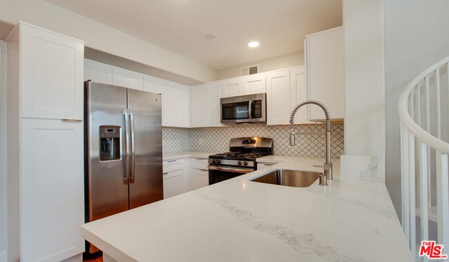 Foto del edificio - 5551 W 6th St
