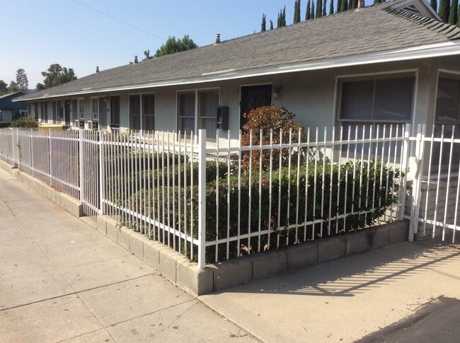 Building Photo - 1007 N Avenue 56