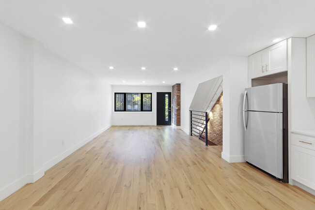 Building Photo - 827 Gates Ave