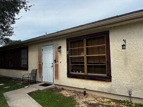 Building Photo - 2 Hickory Track Run Building Photo - 2 Hickory Track Run